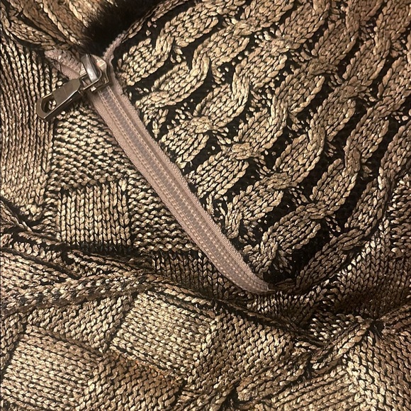 Prestige Gold Metallic Sweater with Fur Collar - Picture 5 of 11